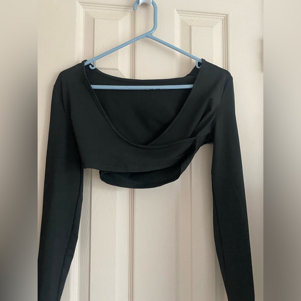 Black cropped long sleeve shirt